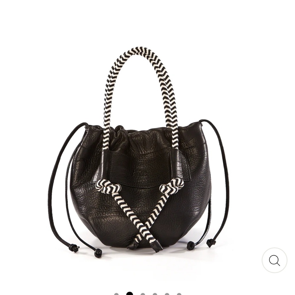 NWOT Mecha Mendez Irupe black & white leather bag